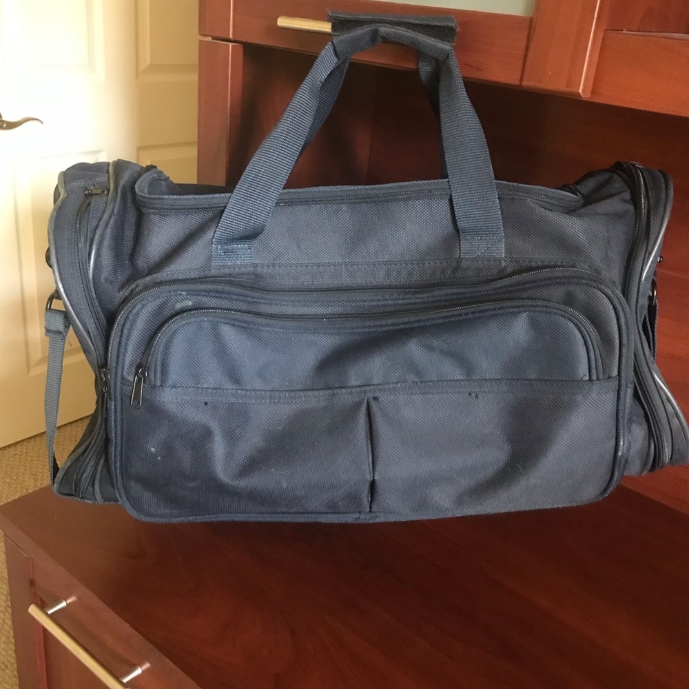 Duffel bag travel luggage suitcase nylon resistant carry-on gym